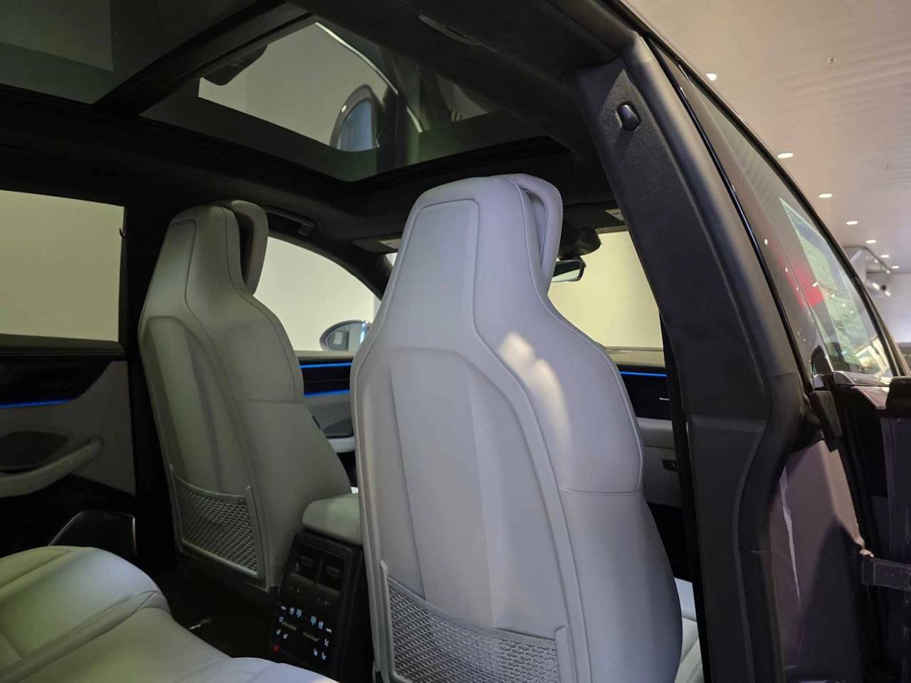 2025 Porsche Macan Electric Turbo