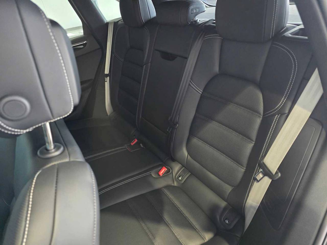 2025 Porsche Macan S
