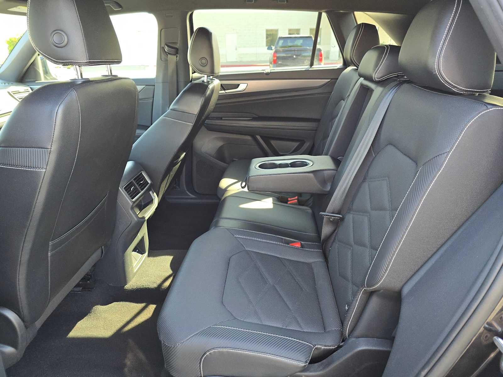 2024 Volkswagen Atlas Cross Sport 2.0T SE w/Technology