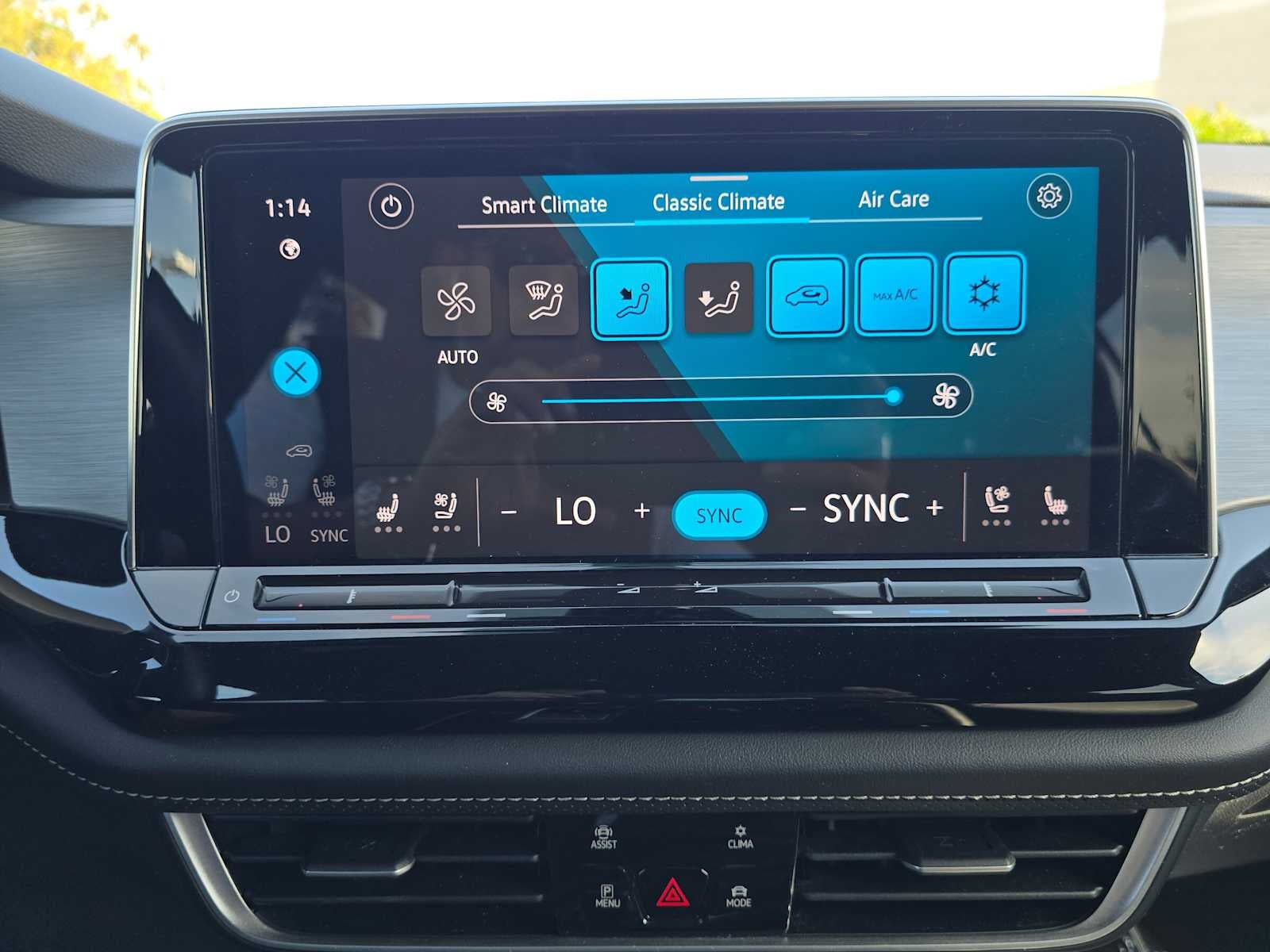 2024 Volkswagen Atlas Cross Sport 2.0T SE w/Technology