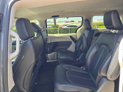 2023 Chrysler Pacifica Hybrid Touring L