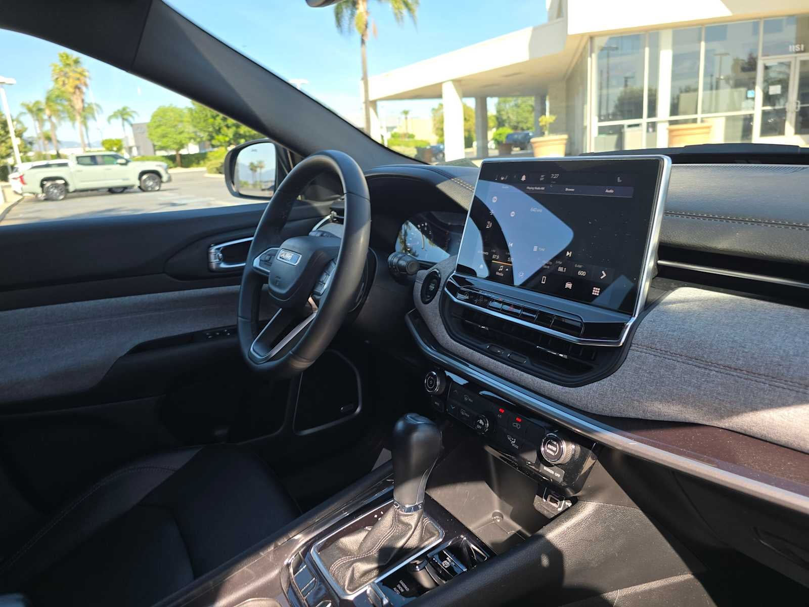 2023 Jeep Compass Latitude Lux