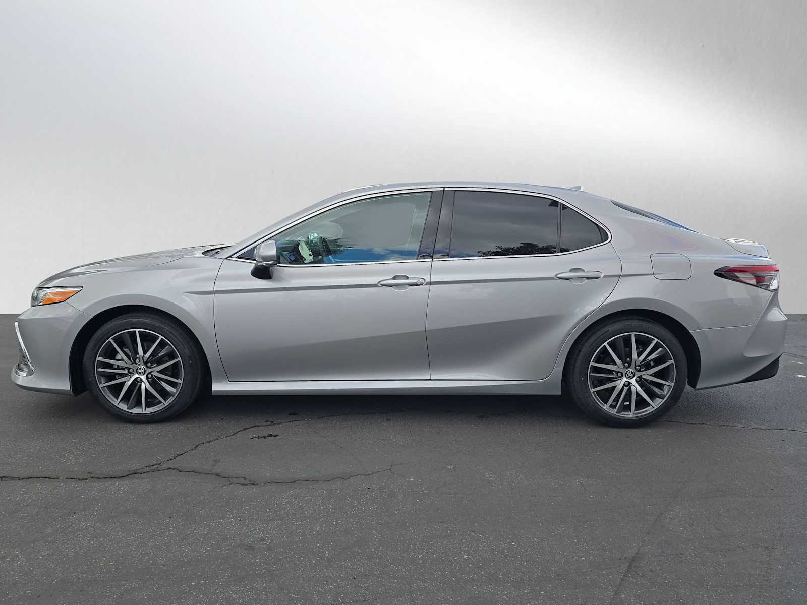 2024 Toyota Camry Hybrid XLE