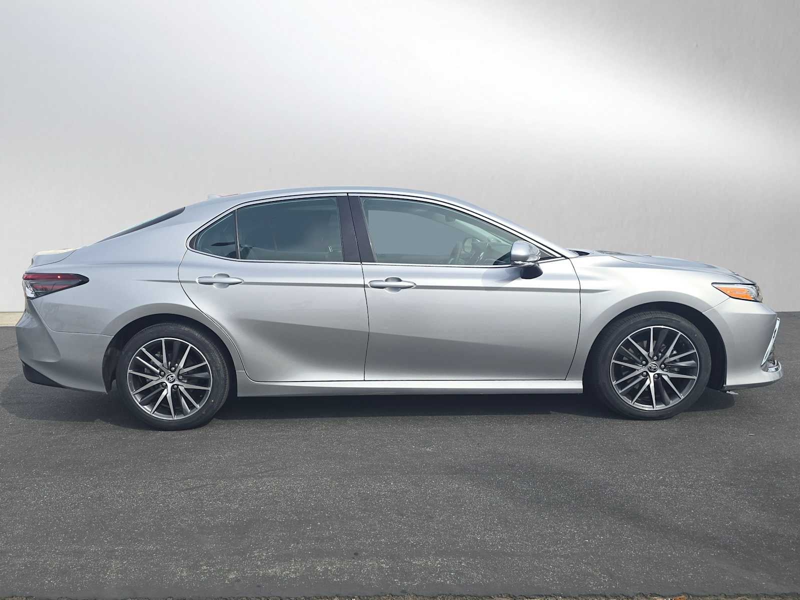 2023 Toyota Camry Hybrid XLE