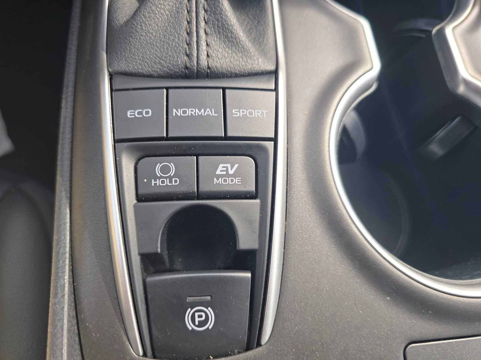 2023 Toyota Camry Hybrid XLE