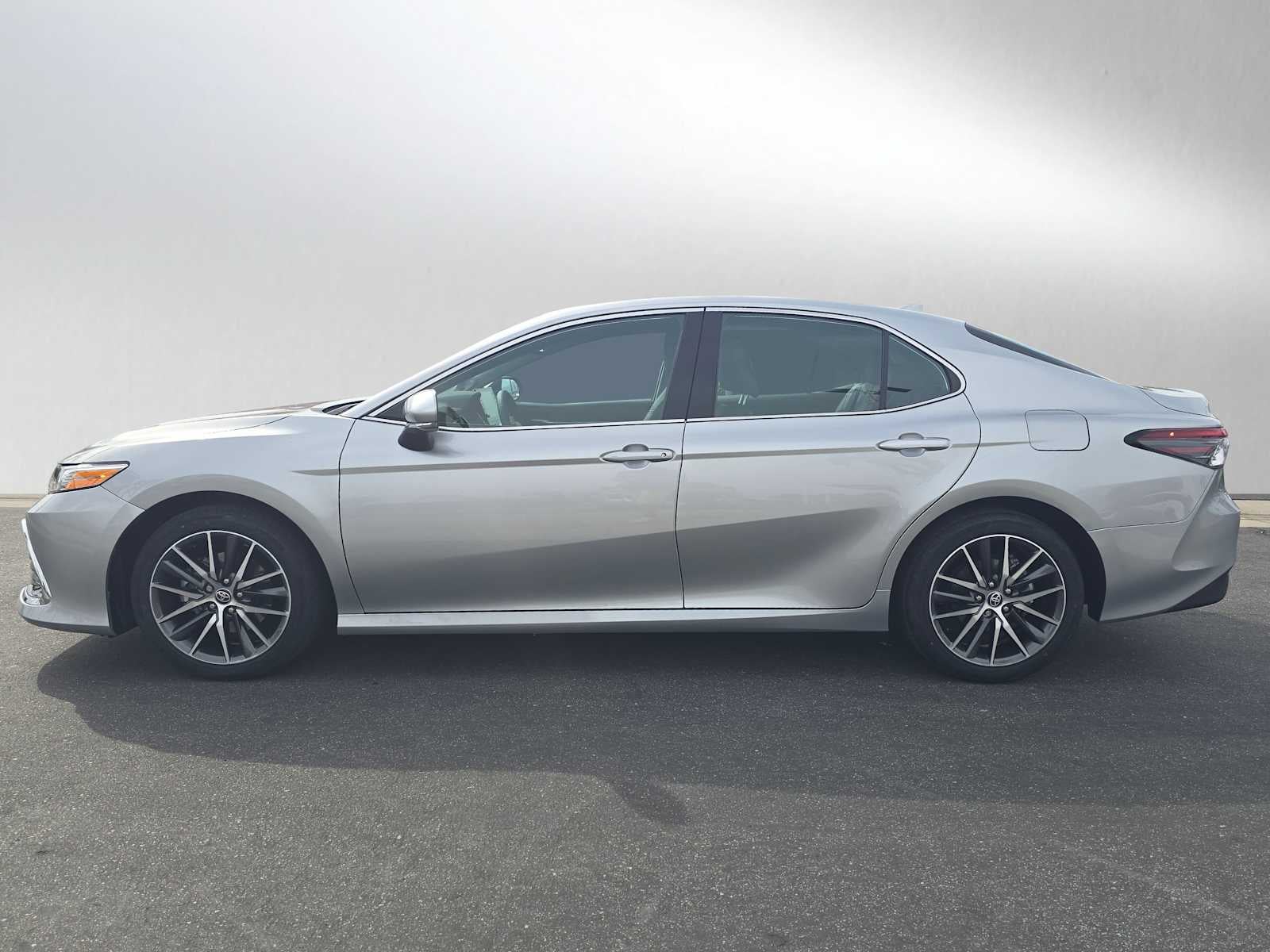 2023 Toyota Camry Hybrid XLE