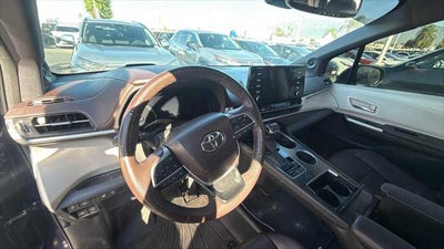 2023 Toyota Sienna Platinum
