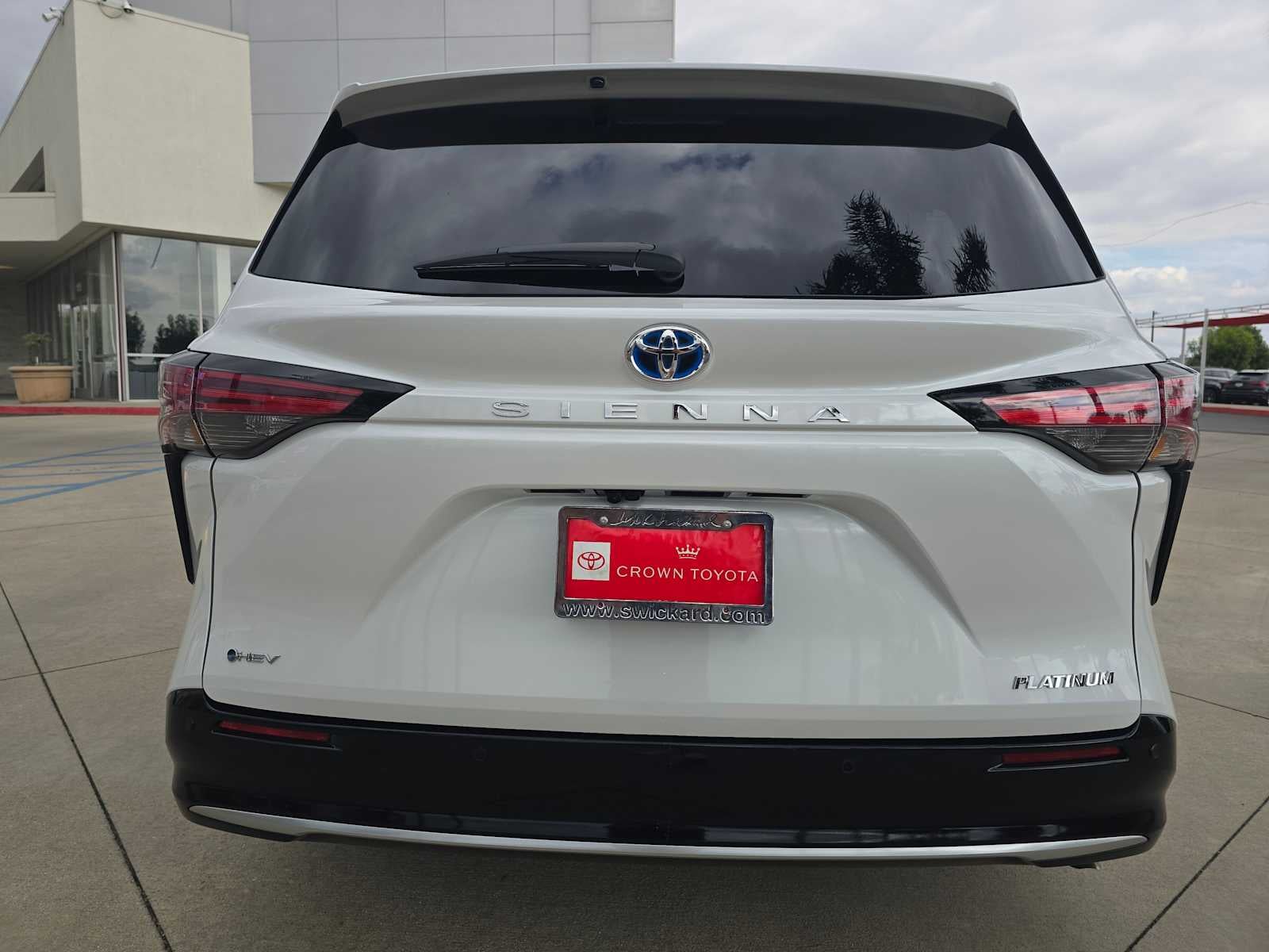 2025 Toyota Sienna Platinum