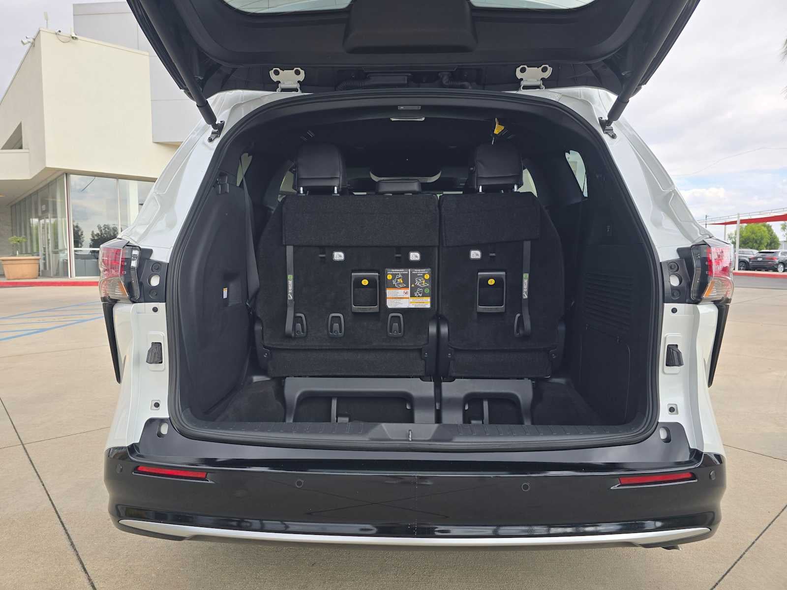 2025 Toyota Sienna Platinum