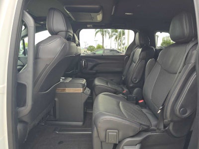 2025 Toyota Sienna Platinum