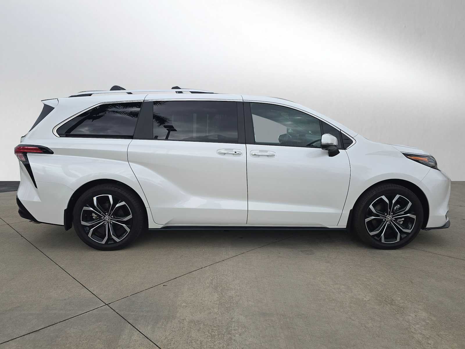 2025 Toyota Sienna Platinum