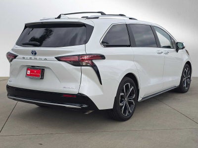 2025 Toyota Sienna Platinum