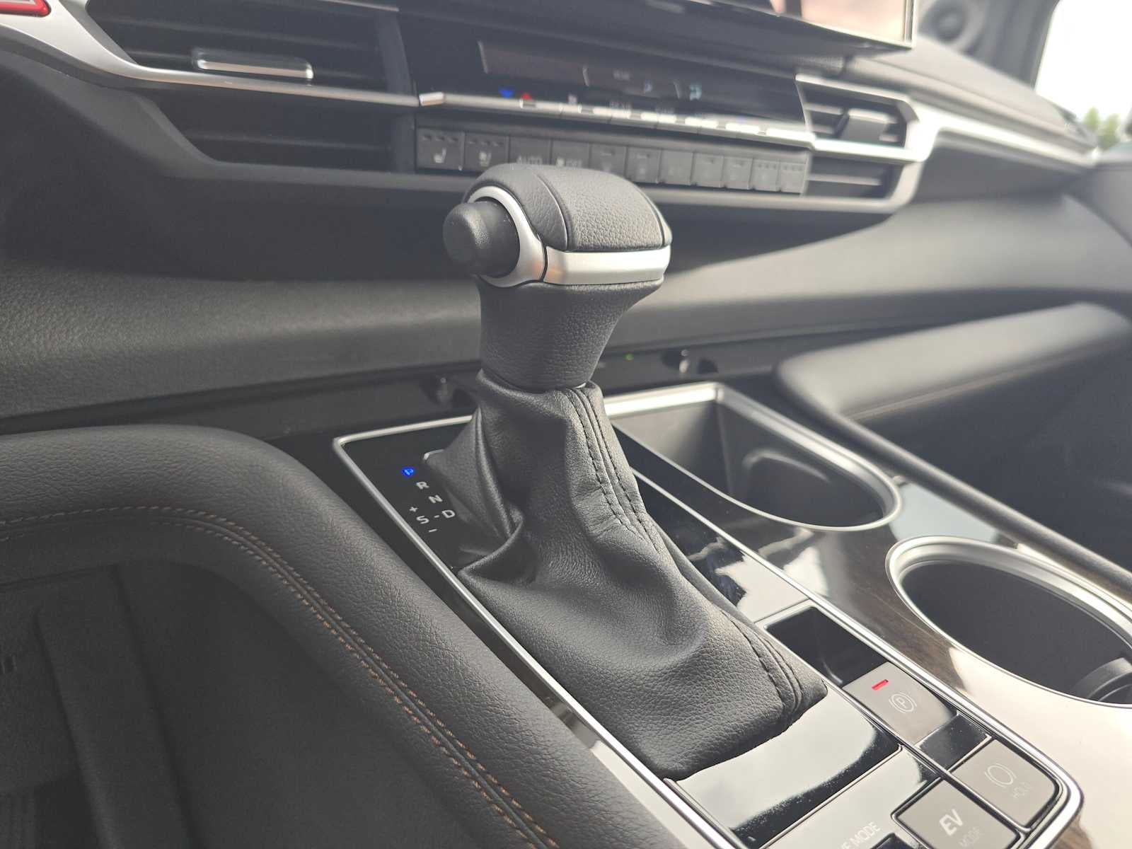 2025 Toyota Sienna Platinum