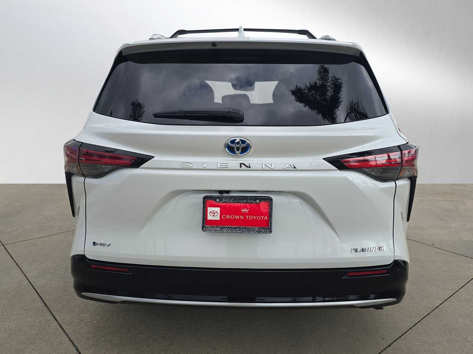 2025 Toyota Sienna Platinum