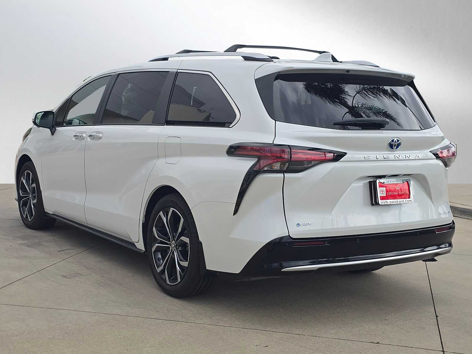2025 Toyota Sienna Platinum
