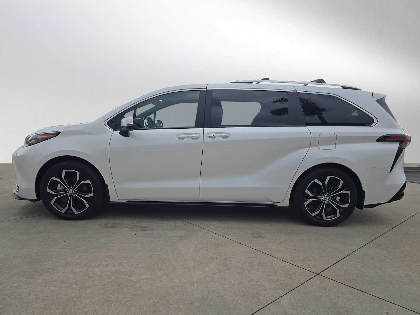 2025 Toyota Sienna Platinum