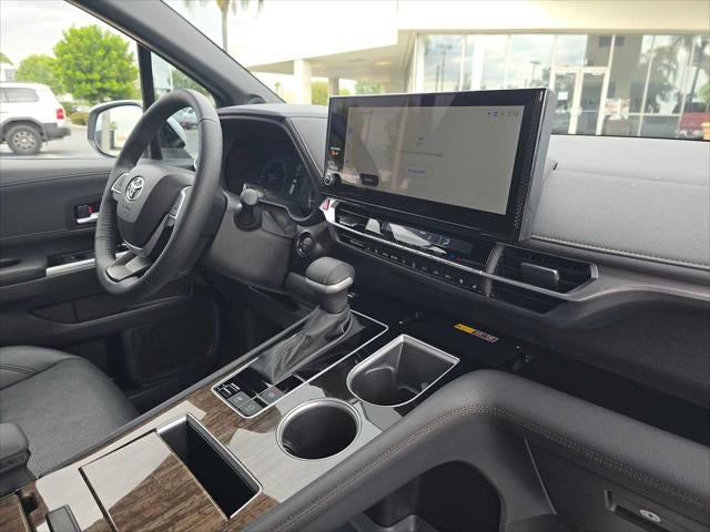 2025 Toyota Sienna Platinum