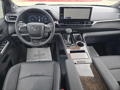 2025 Toyota Sienna Platinum