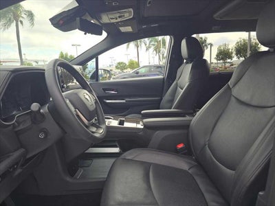 2025 Toyota Sienna Platinum