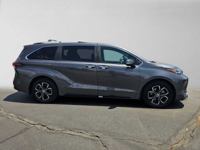 2025 Toyota Sienna Platinum