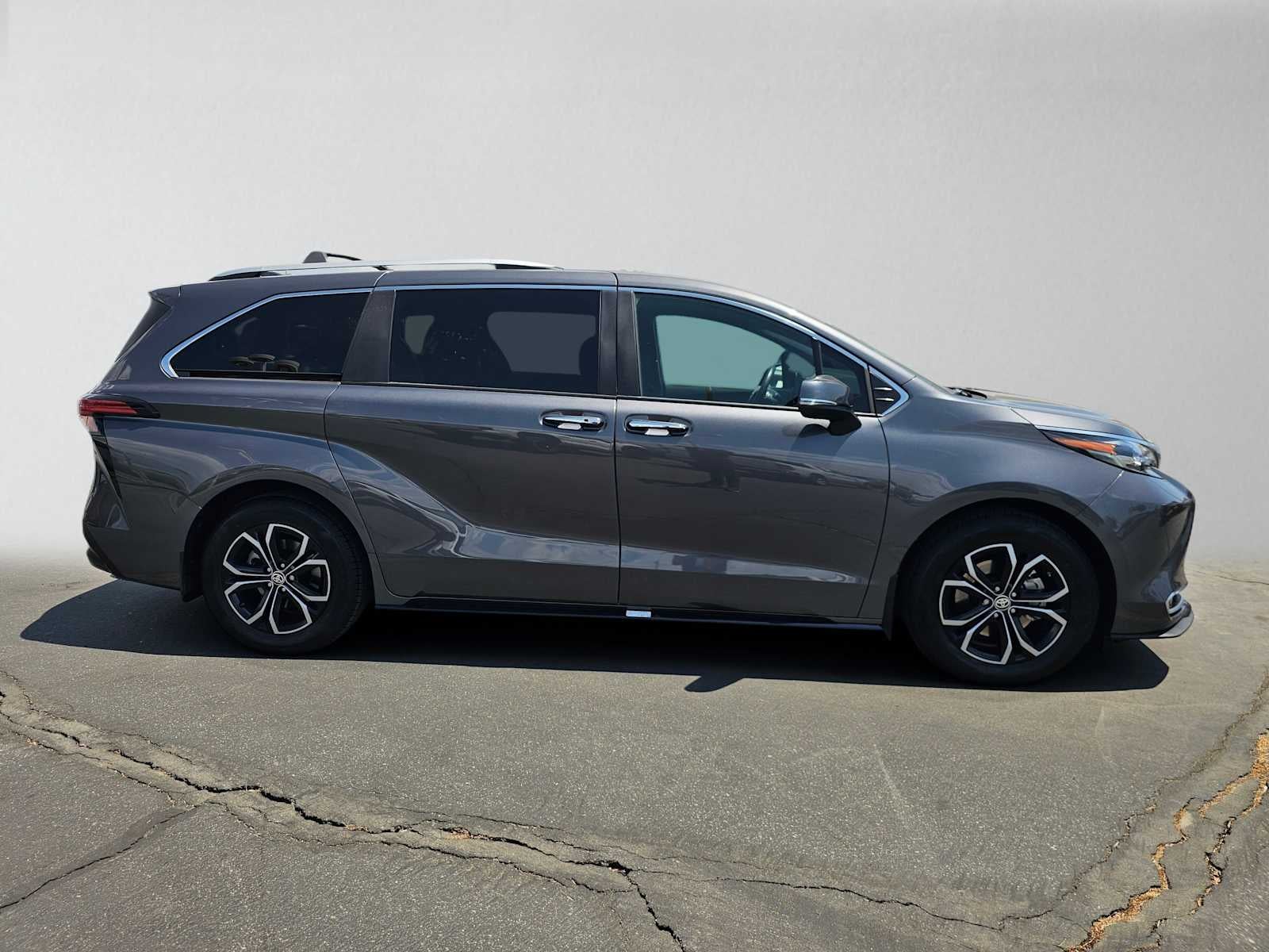 2025 Toyota Sienna Platinum