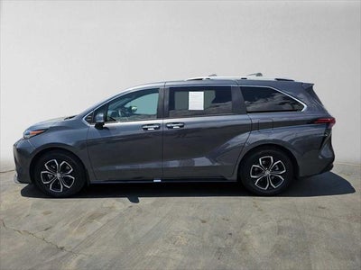 2025 Toyota Sienna Platinum