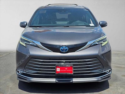 2025 Toyota Sienna Platinum