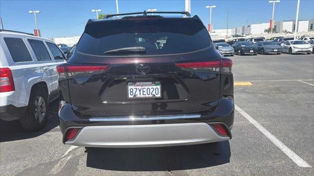 2022 Toyota Highlander Platinum