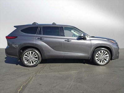 2022 Toyota Highlander Platinum