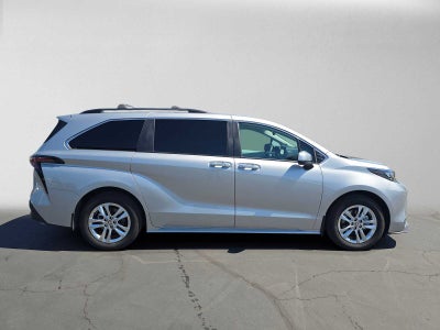 2025 Toyota Sienna XLE