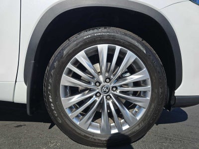 2023 Toyota Highlander Platinum