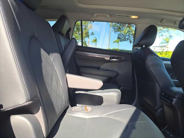 2023 Toyota Highlander Platinum