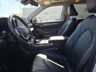 2023 Toyota Highlander Platinum