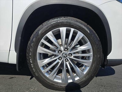 2023 Toyota Highlander Platinum