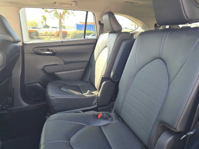 2025 Toyota Highlander XLE