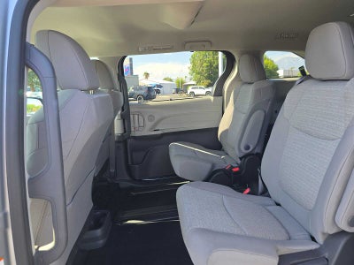 2022 Toyota Sienna LE