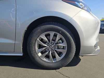2022 Toyota Sienna LE
