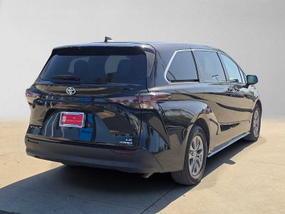 2023 Toyota Sienna LE