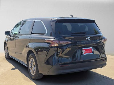 2023 Toyota Sienna LE