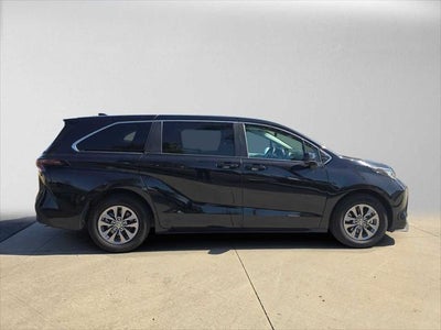 2023 Toyota Sienna LE