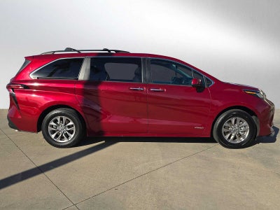 2021 Toyota Sienna XLE