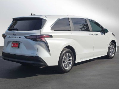 2025 Toyota Sienna XLE