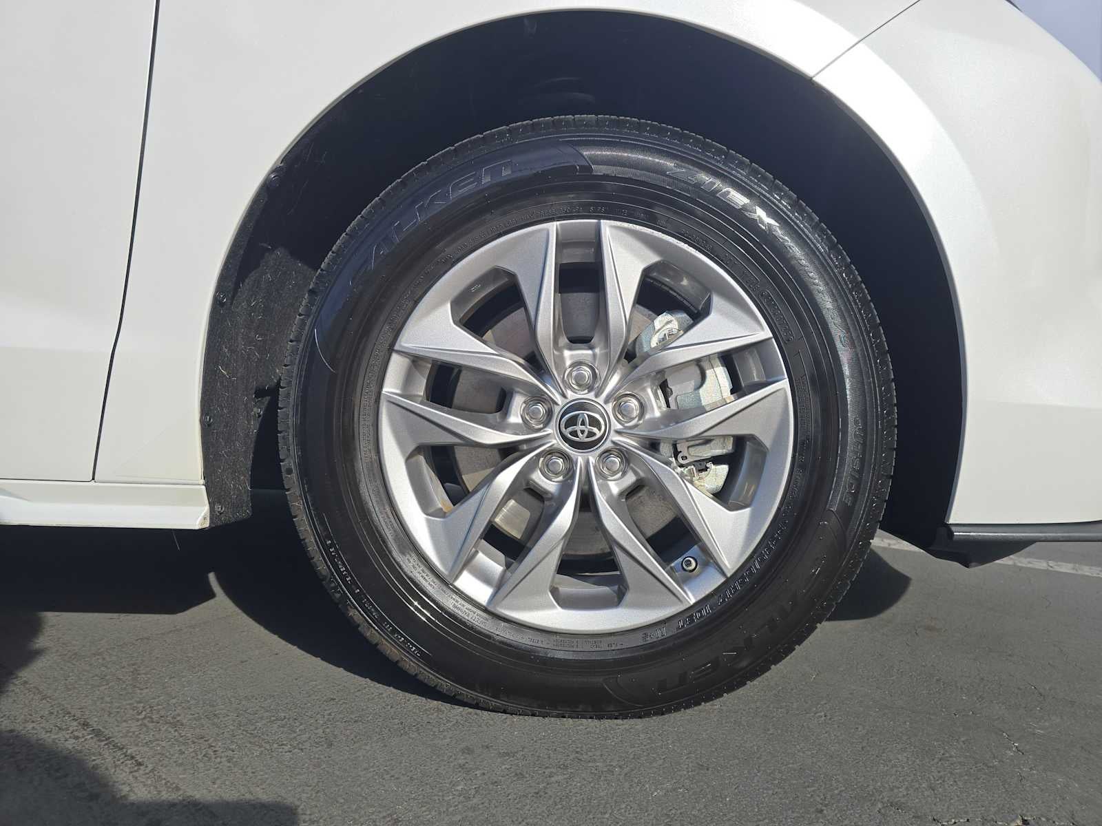 2025 Toyota Sienna XLE