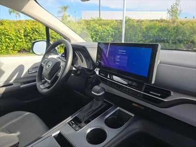 2025 Toyota Sienna XLE