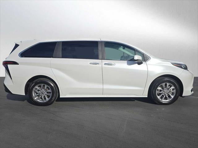2025 Toyota Sienna XLE