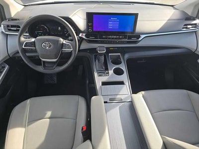 2025 Toyota Sienna XLE
