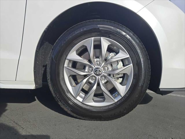 2025 Toyota Sienna XLE