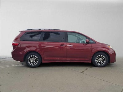 2019 Toyota Sienna XLE