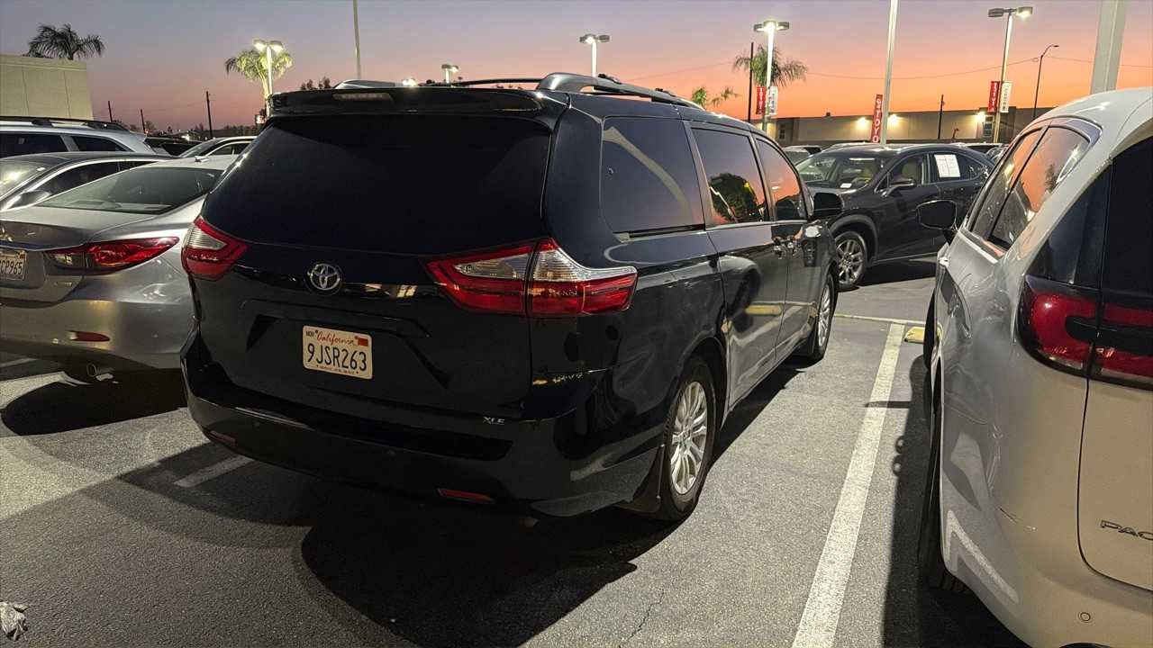 2017 Toyota Sienna XLE