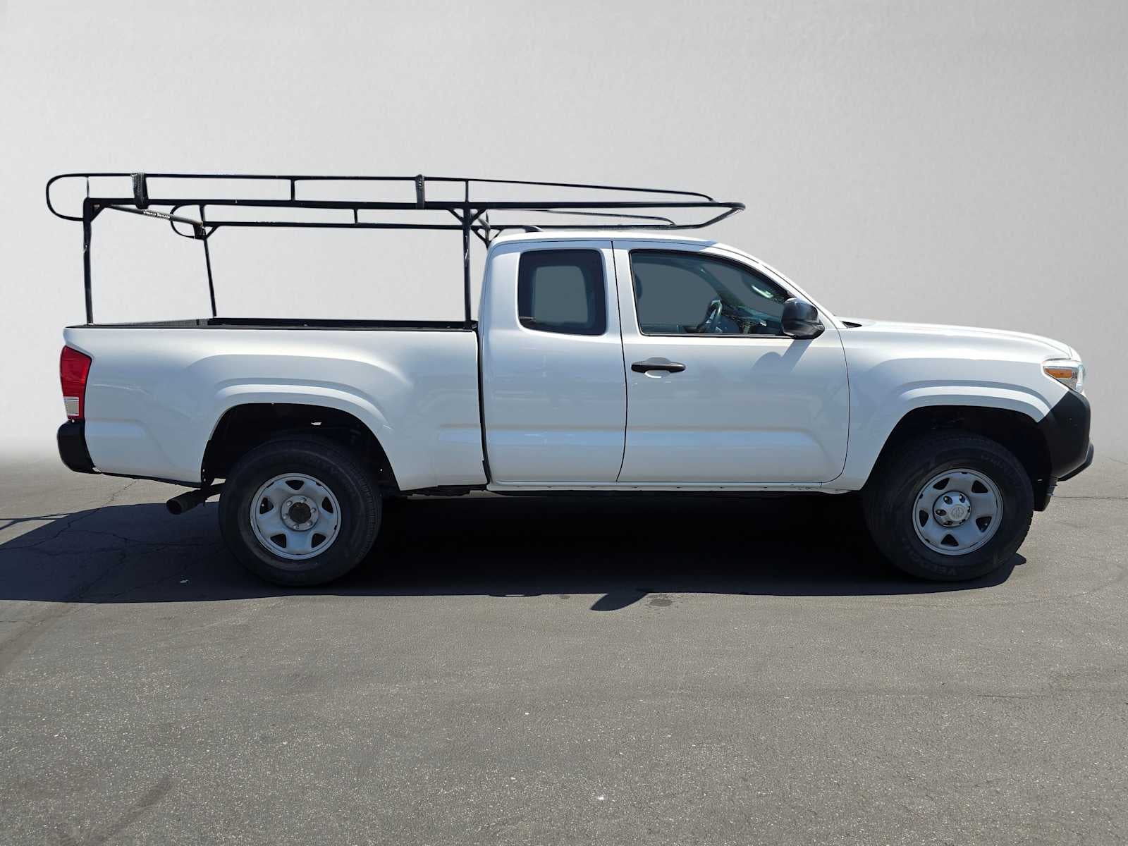 2016 Toyota Tacoma SR